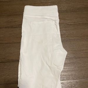 Woman’s Old Navy white Rockstar Jeggings